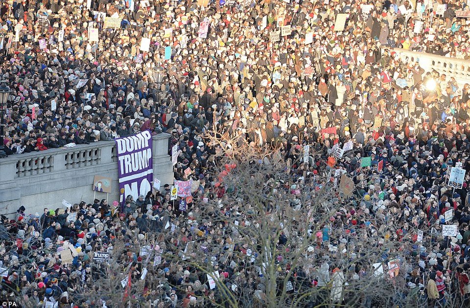 Ουάσινγκτον: 500.000 άνθρωποι στην πορεία γυναικών κατά Τραμπ | iefimerida.gr 3