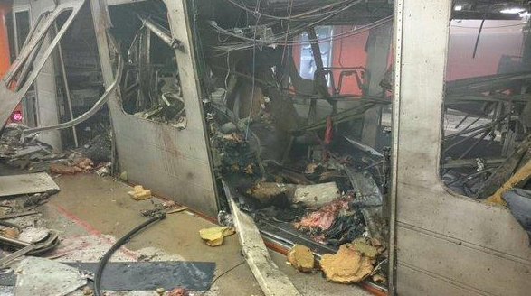 Φρικιαστική εικόνα με το βαγόνι του μετρό στις Βρυξέλλες -Βίντεο με τις δύο εκρήξεις στο σταθμό | iefimerida.gr 0