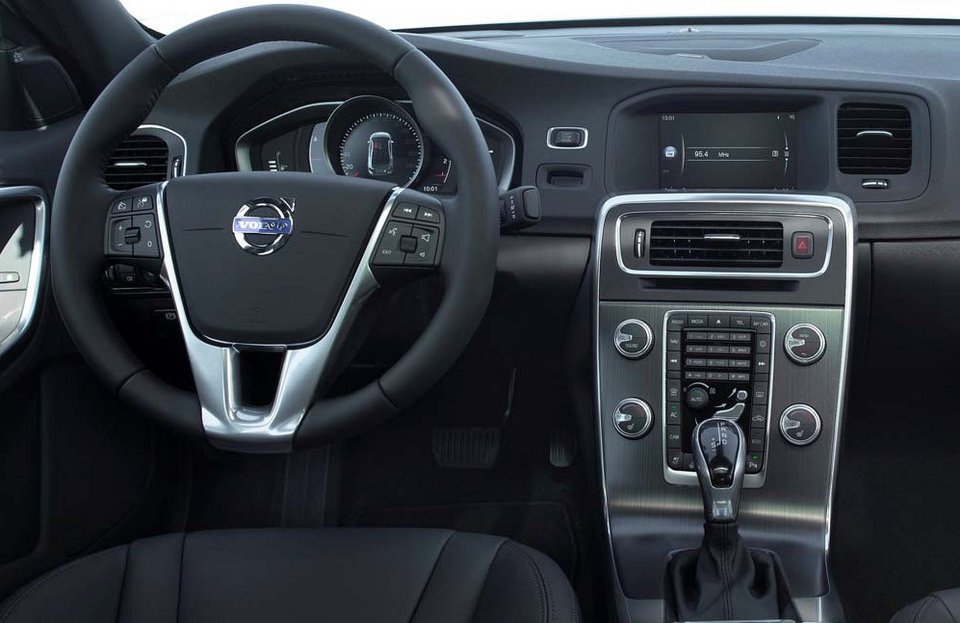 Το πρώτο 4θυρο crossover, το Volvo S60 Cross Country, ξεκινά από τις 35.900 ευρώ | iefimerida.gr 2