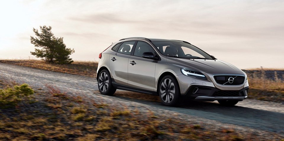 H Volvo ανανέωσε τα V40 και V40 Cross Country, που ξεκινούν από 22.500 ευρώ | iefimerida.gr 2
