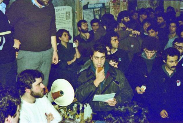 Οταν οι σημερινοί υπουργοί και βουλευτές ήταν στα αμφιθέατρα: Απίστευτες ανέκδοτες φωτογραφίες | iefimerida.gr 4