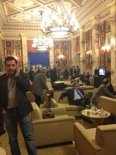 Στη Βουλή έβλεπαν ποδόσφαιρο την ώρα που καιγόταν η Αθήνα | iefimerida.gr 0