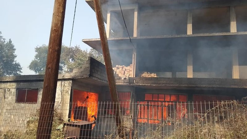 Κρήτη: Συνεχίζεται η μάχη με τις φλόγες σε δύο περιοχές -Στο νοσοκομείο 7 άτομα | iefimerida.gr 0