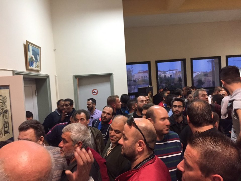 Επεισόδια στη Χίο: Στα δύο το νησί για τους πρόσφυγες | iefimerida.gr 2