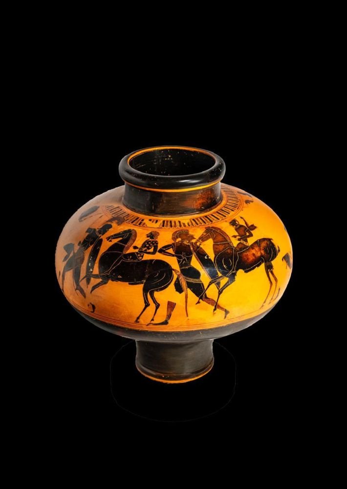 Χάλκινο κορινθιακό κράνος. Ύψος 22,86 εκ. Γύρω στα 550 π.Χ.