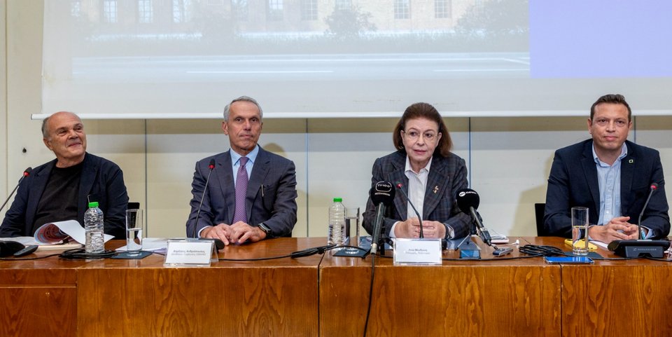 Η Λίνα Μενδώνη, με τον Δημήτρη Ανδριόπουλο, τον Σπύρο Τσαγκαράτο και τον Επαμεινώνδα Χριστοφιλόπουλο