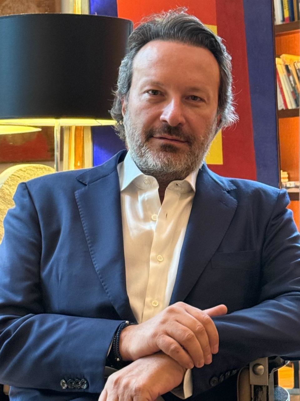 Η νέα εταιρεία του Διονύση Παναγιωτάκη, ενός από τους κορυφαίους επιχειρηματίες στον τομέα των θεατρικών, τηλεοπτικών και κινηματογραφικών παραγωγών, φιλοδοξεί να εμπλουτίσει τη σύγχρονη πολιτιστική σκηνή της χώρας, φέρνοντας δημιουργούς και κοινό πιο κοντά μέσα από έναν διαφορετικό τρόπο