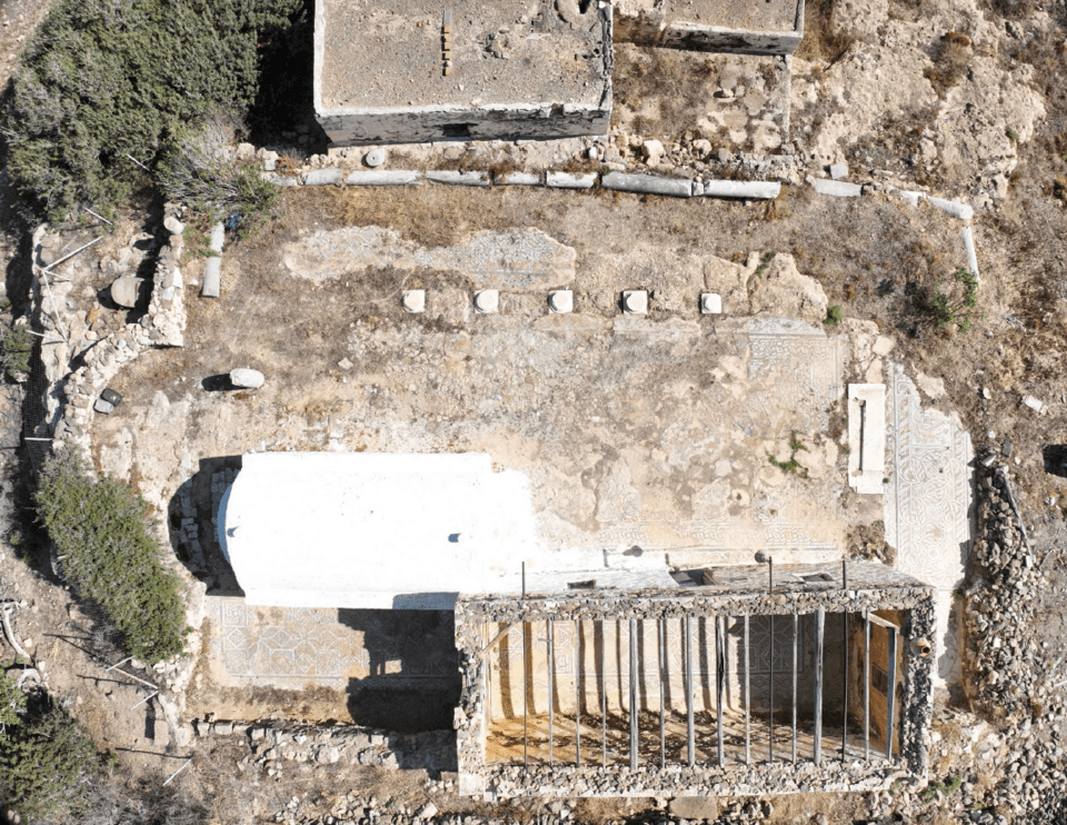 Πρόταση κατεδάφισης του κτίσματος «σάλας» στη Βασιλική Αγίας Βαρβάρας για να εμφανιστεί σχεδόν ολόκληρο το ψηφιδωτό