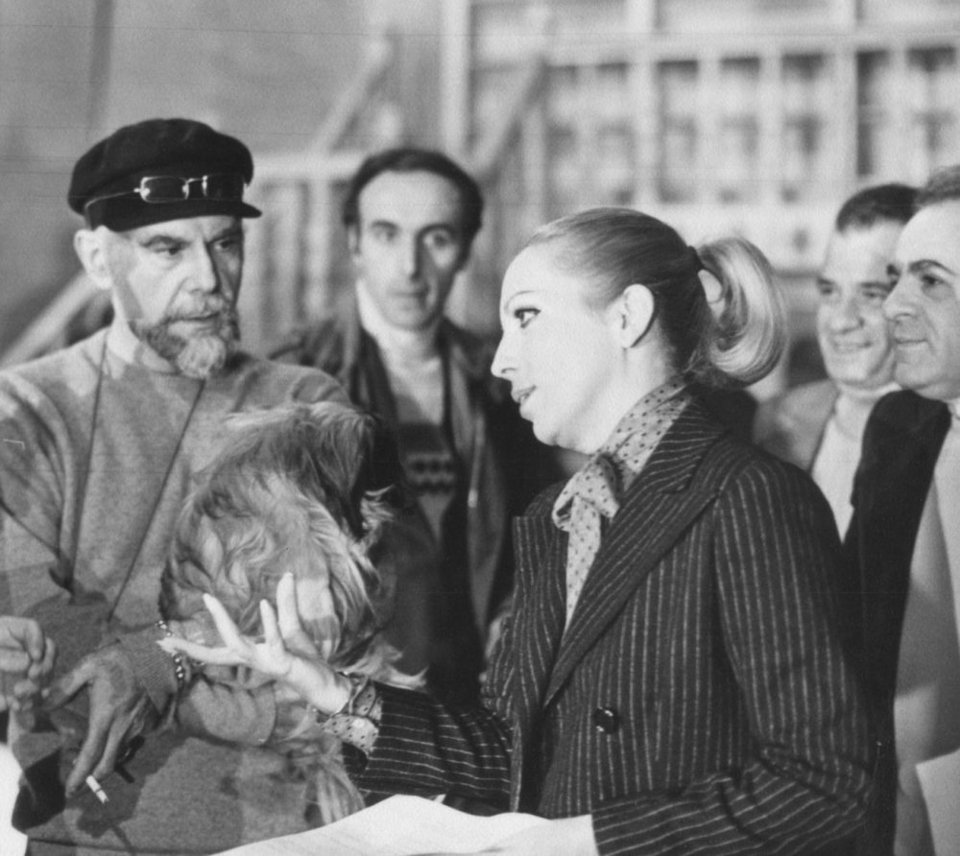 Με τη Νόνικα Γαληνέα