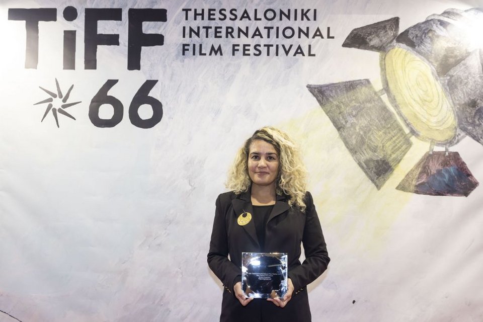 Το Βραβείο Καλύτερης Ταινίας Μεγάλου Μήκους «Χρυσός Αλέξανδρος - Θόδωρος Αγγελόπουλος», που συνοδεύεται από χρηματικό έπαθλο 10.000€, απονεμήθηκε στην ταινία: Η βασίλισσα του βαμβακιού της Σουζάνα Μιργκάνι