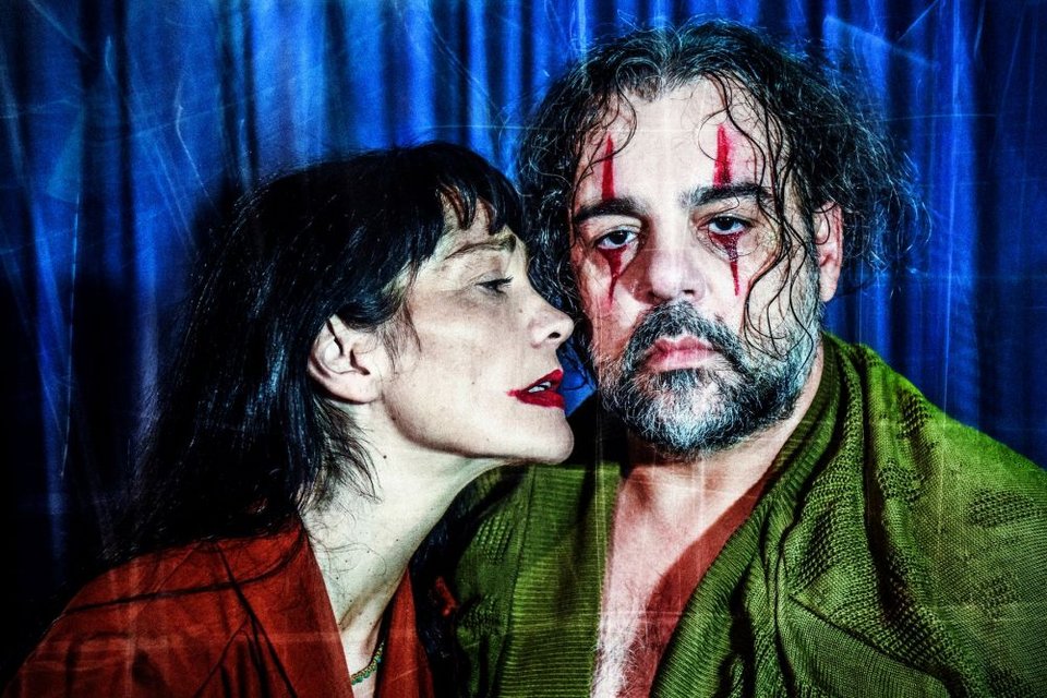 Μετάφραση: Λεωνίδας Καρατζάς /  Διασκευή-Σκηνοθεσία: Γιάννης Χουβαρδάς