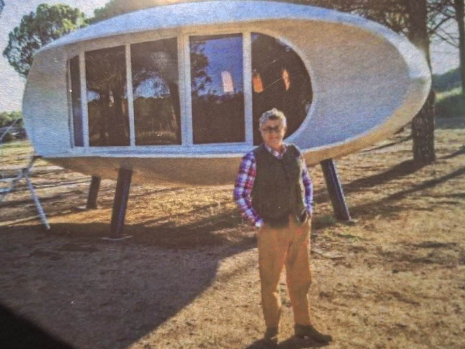 Ελαφριά, από fiberglass σπιτάκια σε σχήμα ούφο που σχεδιάζε και προόριζε για εξοχικές κατοικίες ο Νικόλαος Ξάστερος