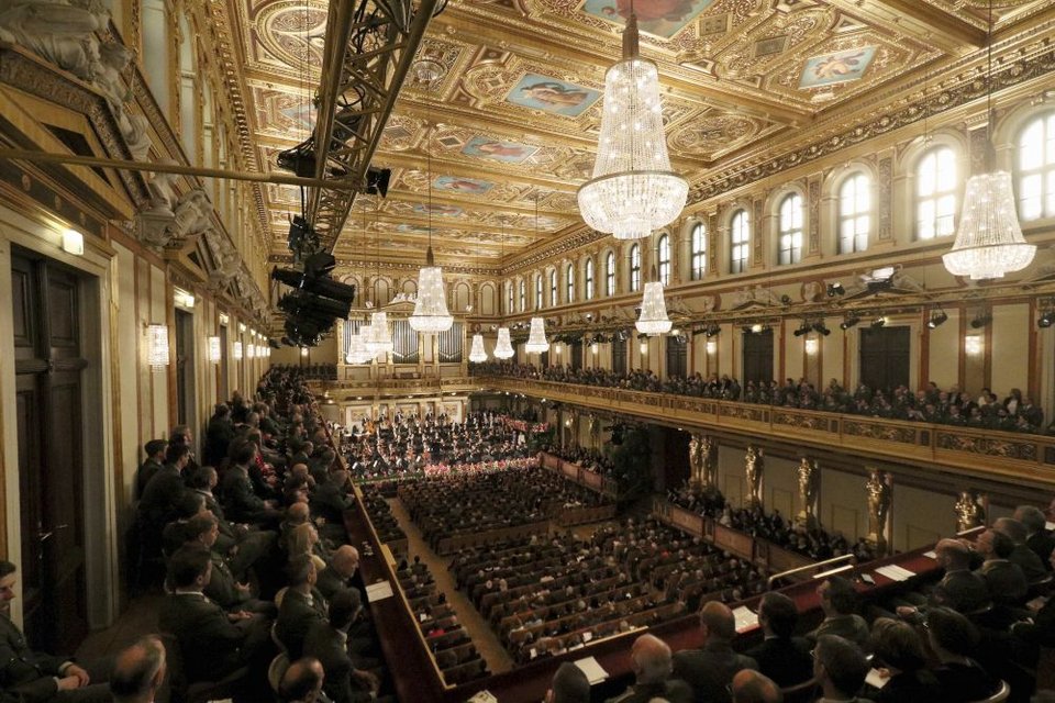 Η χρυσοποίκιλτη αίθουσα 