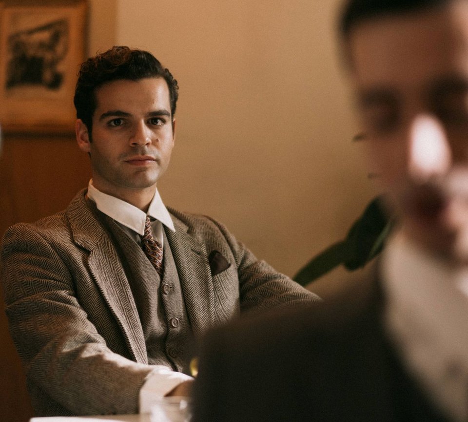 Στο πλοίο για την Αμερική η Τασούλα γνωρίζει τον Στέφανο (Γιάννης Τσουμαράκης)