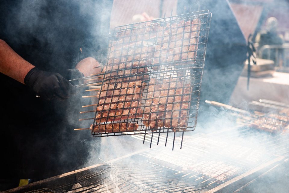 Οι ψησταριές θα «πάρουν φωτιά» στη Βαρβάκειο Αγορά