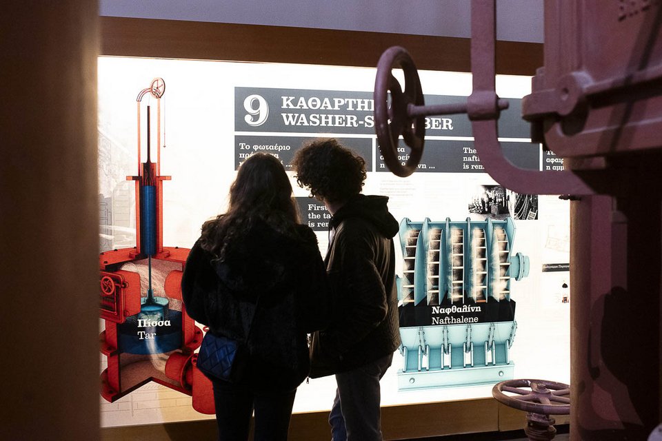 Η ομάδα του Βιομηχανικού Μουσείου Φωταερίου της Τεχνόπολης διοργανώνει ξεναγήσεις για ενήλικες και εφήβους στο παλιό εργοστάσιο φωταερίου της Αθήνας, ένα σπάνιο βιομηχανικό μνημείο και χαρακτηριστικό δείγμα βιομηχανικής αρχιτεκτονικής του 19ου και 20ού αιώνα