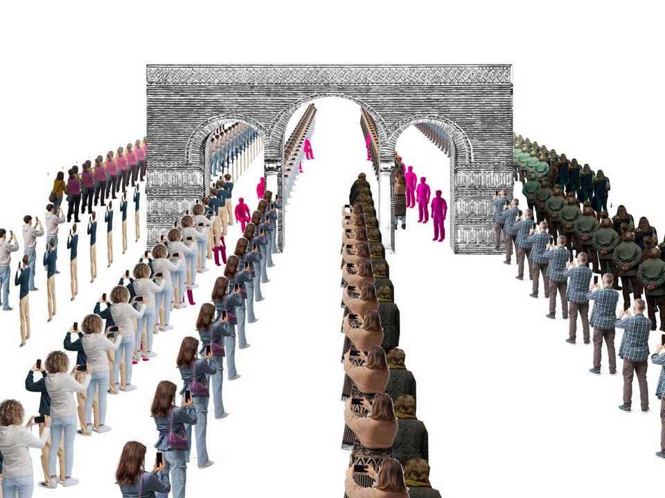 «Τα γλυπτά του Αγγελιδάκη λειτουργούν ως θραυσματικά στοιχεία, ως ίχνη που υποδηλώνουν τις πολλαπλότητες που συγκροτούν μια εθνικότητα και τις ιστορίες που ποτέ δεν έγιναν επίσημη Iστορία»