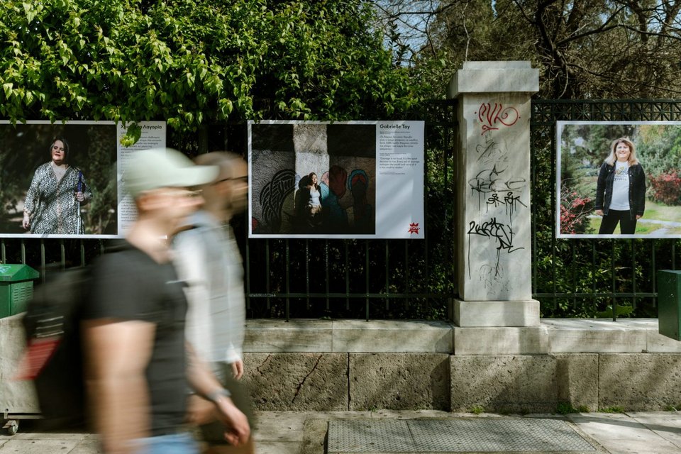 Φέτος, στο πλαίσιο του φεστιβάλ WOW – Women of the World Athens, το Κέντρο Πολιτισμού Ίδρυμα Σταύρος Νιάρχος (ΚΠΙΣΝ), με την υποστήριξη του Δήμου Αθηναίων, παρουσιάζει στην περίμετρο του Εθνικού Κήπου την έκθεση φωτογραφίας «The Hope Brigade»