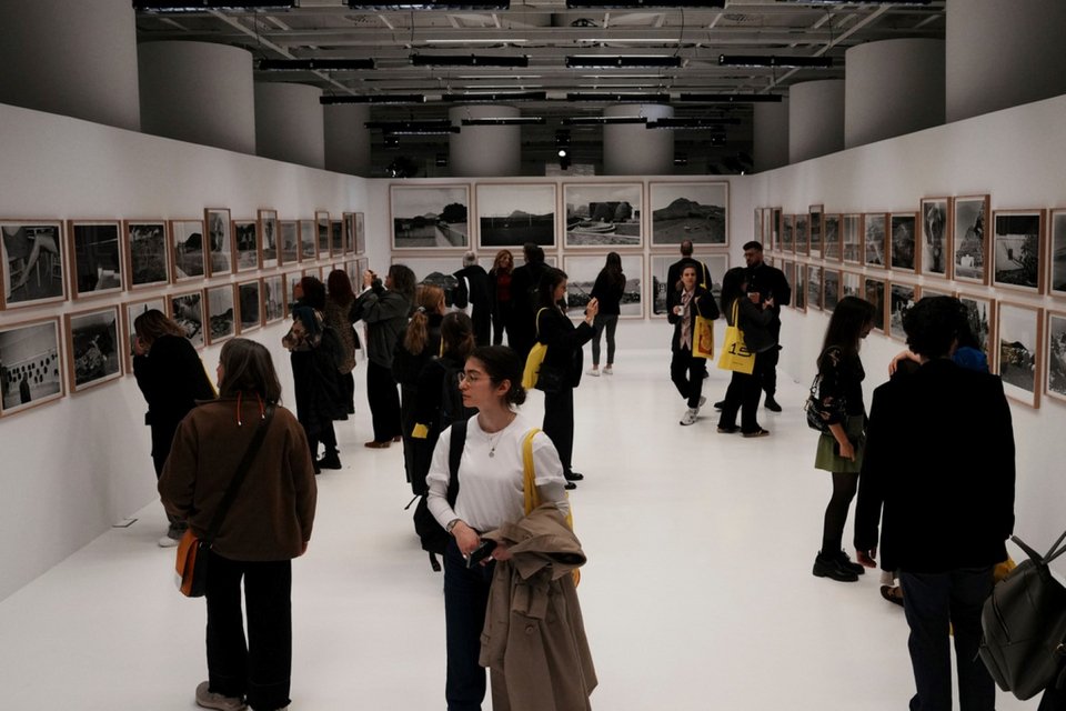 Έκθεση φωτογραφιών του σκηνοθέτη Γιώργου Λάνθιμου στη Στέγη του Ιδρύματος Ωνάση  / Φωτογραφία AP/Thanassis Stavrakis 