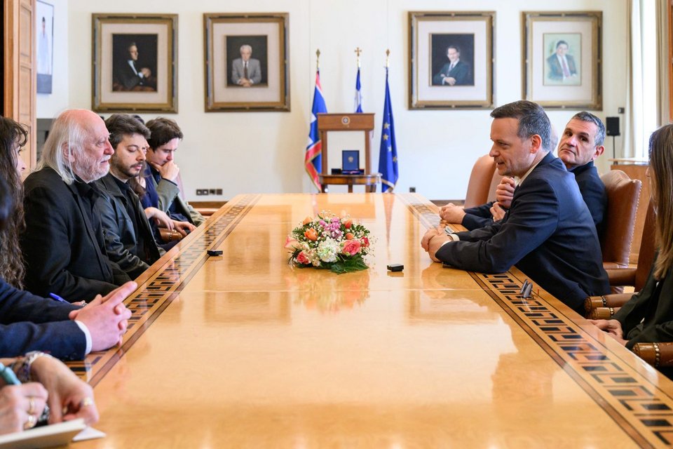 «Η βράβευση του Λάσλο Κρασναχορκάι αποτελεί αναγνώριση της εξαιρετικής συμβολής του στη σύγχρονη παγκόσμια λογοτεχνία» είπε ο Χάρης Δούκας