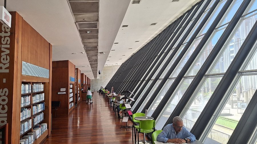 Σε γειτονιές που άλλοτε συνδέονταν με αποκλεισμό και βία, οι χώροι αυτοί έχουν μετατραπεί σε σημεία συνάντησης, εκπαίδευσης και πολιτιστικής συμμετοχής / SHUTTERSTOCK