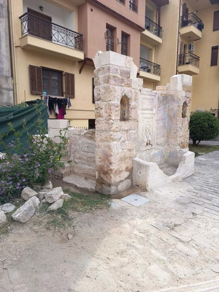 Η κρήνη επί της οδού Ολυμπιάδος 75