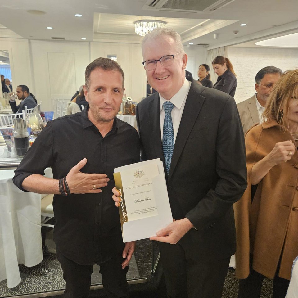 Ο σπουδαίος ερμηνευτής Δημήτρης Μπάσης τιμήθηκε με το έγκριτο «Certificate of Appreciation». «Η συνεργασία μου με τους μαθητές του NHSPA υπήρξε ένα από τα πιο ουσιαστικά κεφάλαια της καριέρας μου