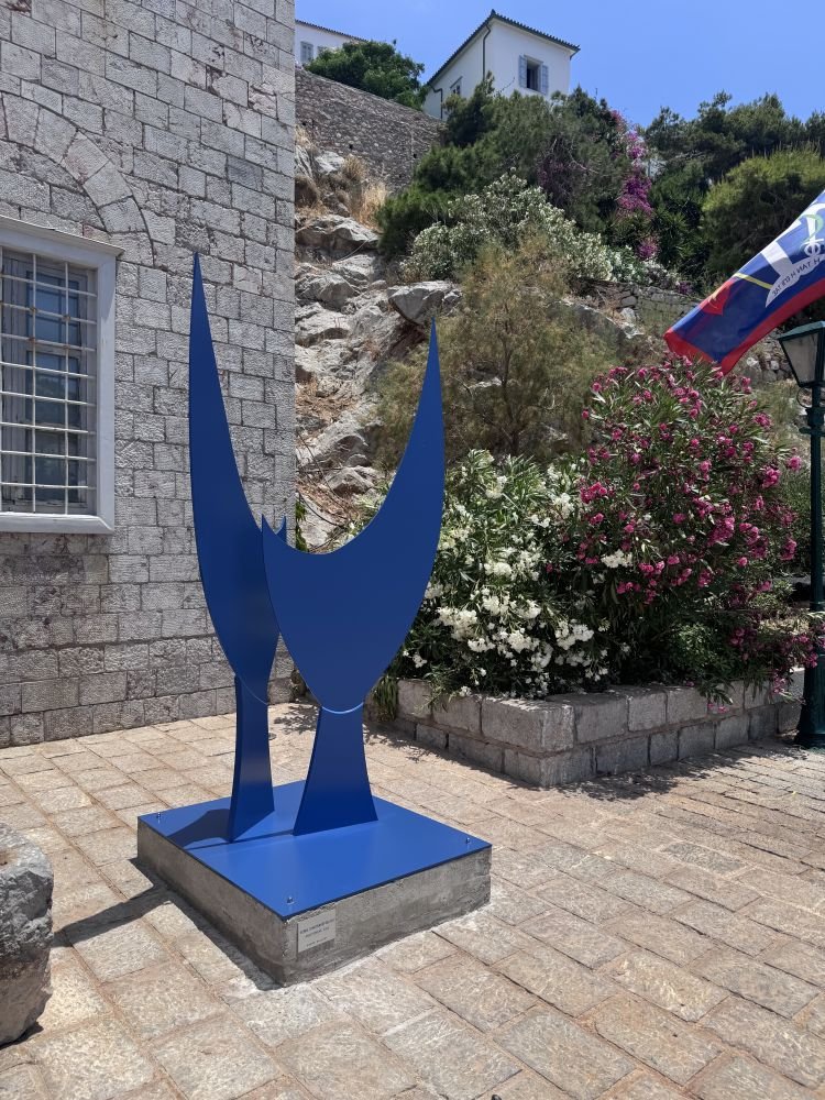 Στην Ύδρα τα νέα έργα της διεθνώς καταξιωμένης γλύπτριας Βένιας Δημητρακοπούλου