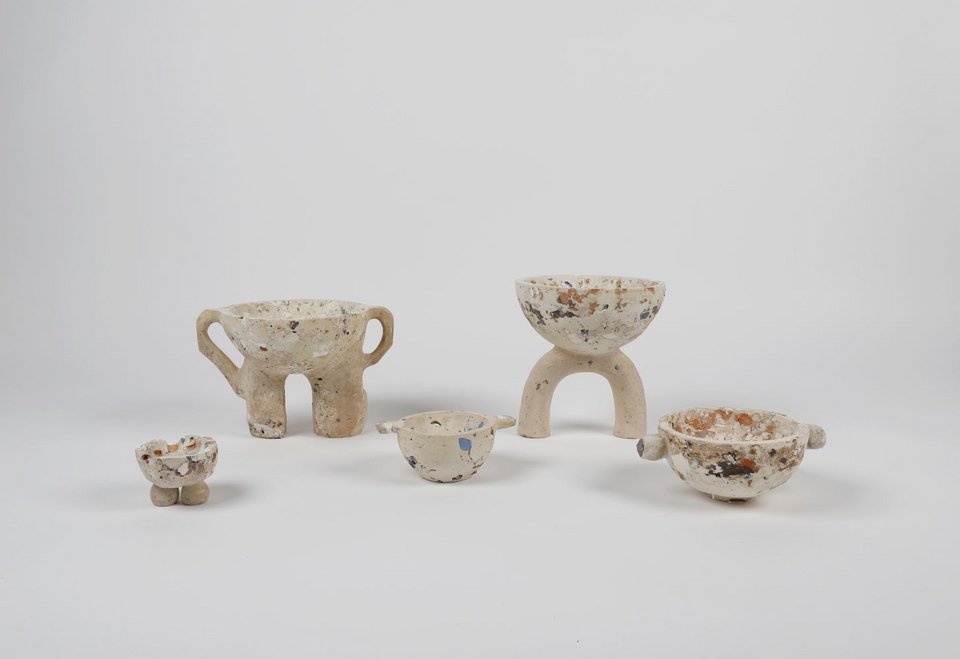 Χρύσα Κωτούλα, Vessels-An Archaeology of the studio, ανακυκλωμένος πηλός και σμάλτο, μεταβλητές διαστάσεις