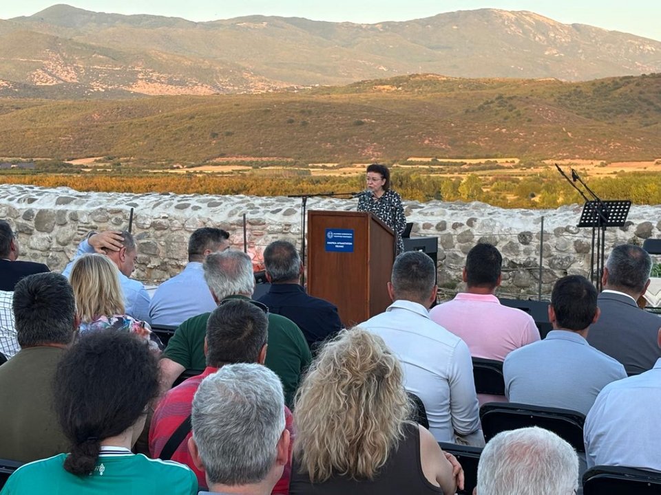 Η Λίνα Μενδώνη απέδωσε το αποκατεστημένο Κάστρο των Μογλενών στην τοπική κοινωνία και στους επισκέπτες της Πέλλας