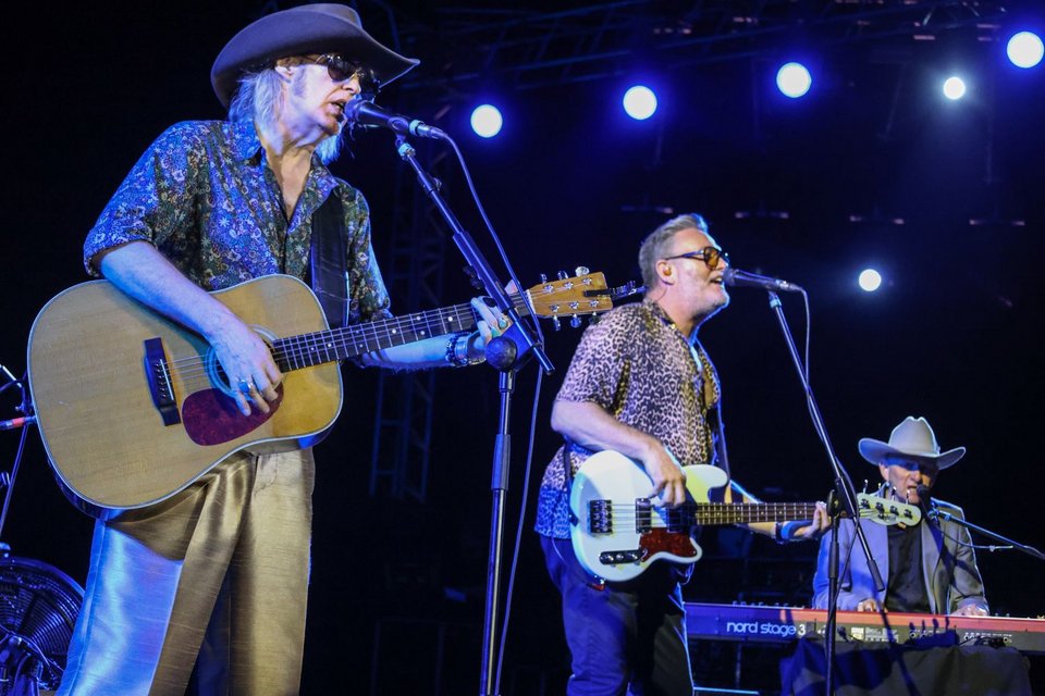 Οι The Waterboys μάγεψαν το κοινό σε μια sold-out βραδιά στον Λόφο της Σάνης