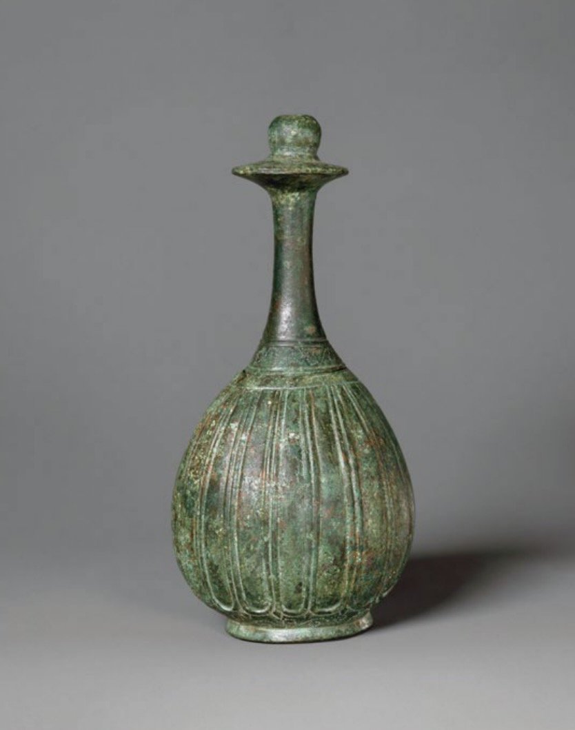 Χάλκινο απορραντήριο. Ύψος 16,5 εκ. (350-300 π.Χ.)