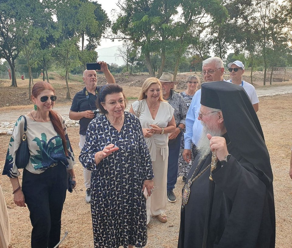 Η υπουργός Πολιτισμού Λίνα Μενδώνη μιλώντας στους Φιλίππους στην εκδήλωση απόδοσης των έργων, το απόγευμα της Τρίτης, υπογράμμισε ότι «η προστασία των μνημείων δεν αφορά μόνο το παρόν, αλλά κυρίως την ευθύνη απέναντι στις επόμενες γενιές»
