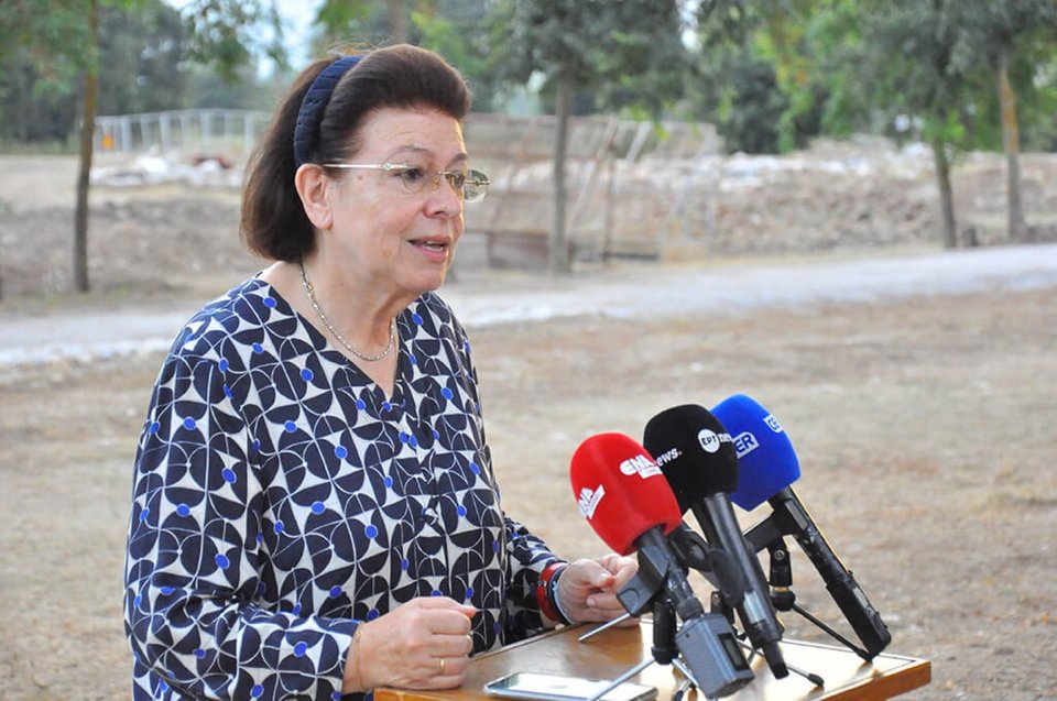 «Σήμερα αποδίδουμε έργα βαρύνουσας σημασίας», σημείωσε η υπουργός, αναφερόμενη στην αποκατάσταση της Βασιλικής Β΄ και στην εγκατάσταση του συστήματος πυρόσβεσης και πυροπροστασίας