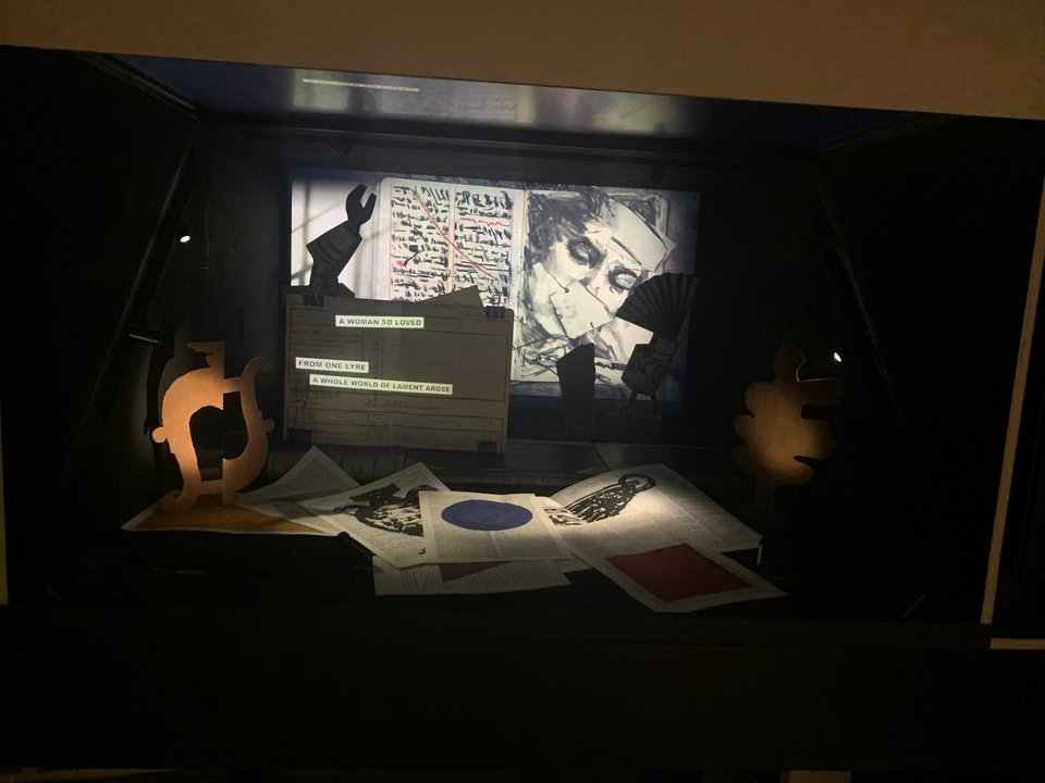 Diorama for L’Orfeo, 2026 - Διόραμα με δικάναλη προβολή HD βίντεο και σκηνογραφία