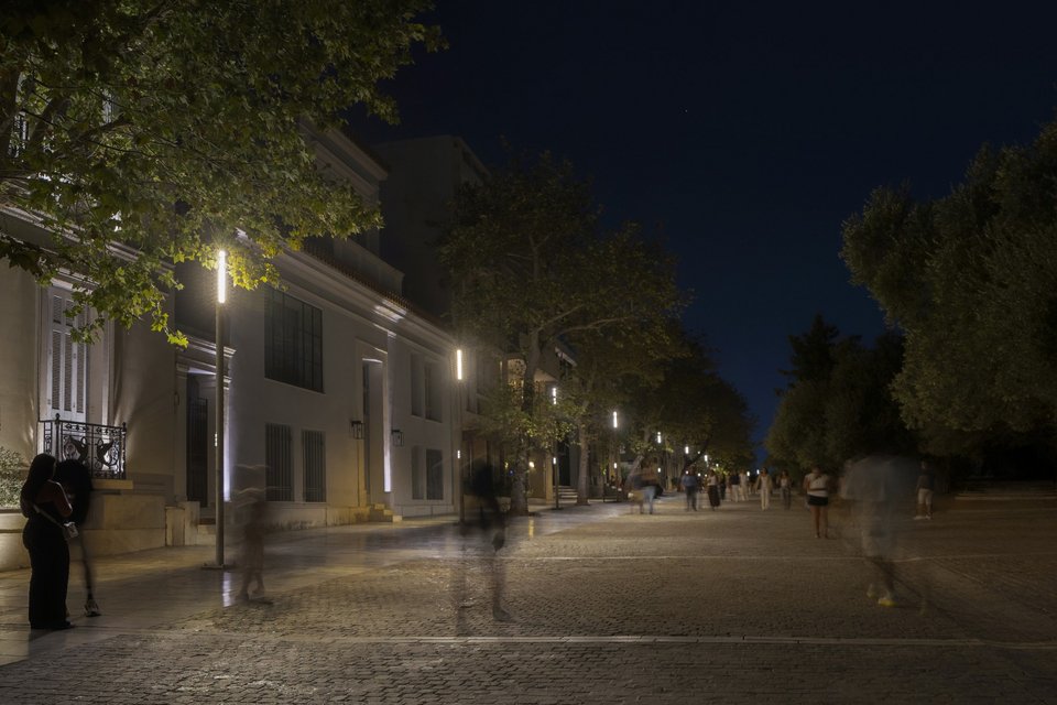 Σε ορισμένα σημεία, ο φωτισμός σχεδιάστηκε έτσι ώστε να πλαισιώνει με τον καλύτερο τρόπο και τα στοιχεία του αρχαιολογικού τοπίου
