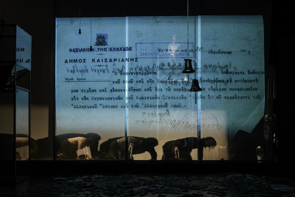 Η ομάδα Elephas tiliensis (Δημήτρης Αγαρτζίδης & Δέσποινα Αναστάσογλου) παρουσιάζει για πρώτη φορά στη σκηνή τους «Δωσίλογους» του Μενέλαου Χαραλαμπίδη