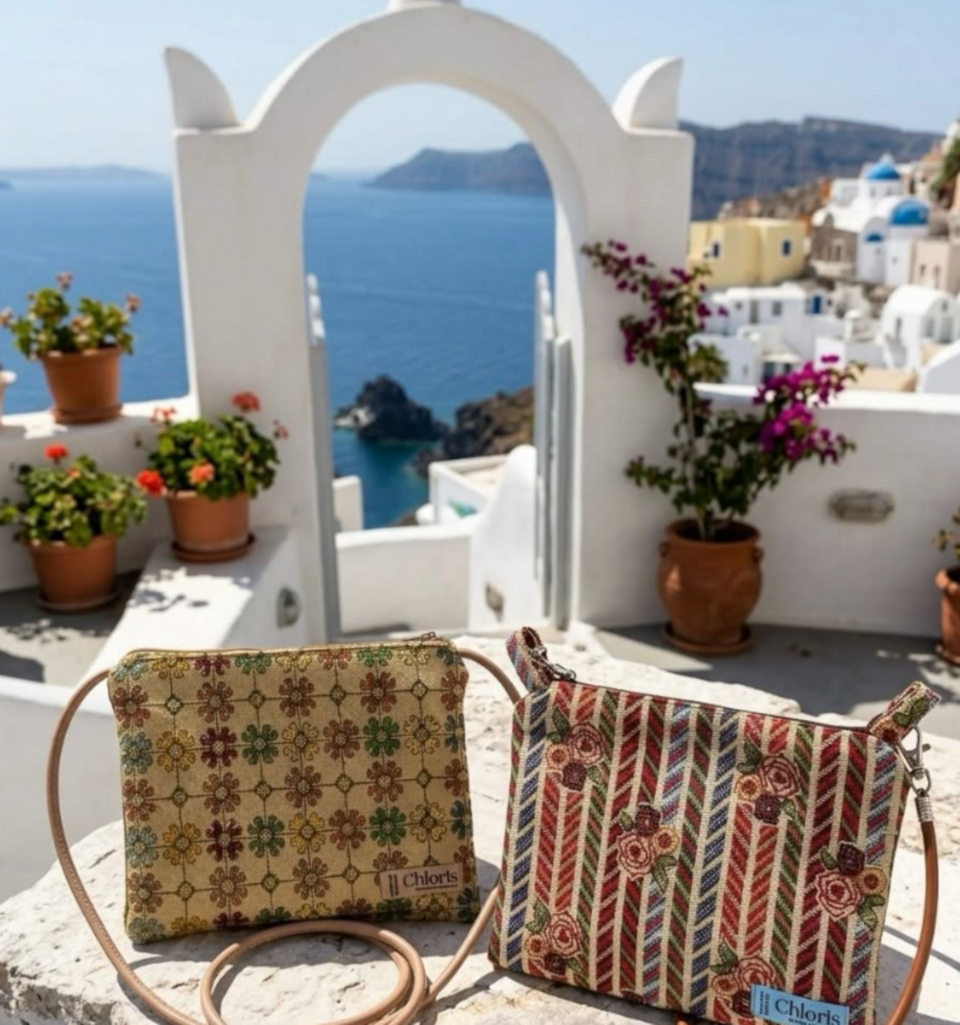 Σήμερα η Σόνια Θεοδωρίδου παρουσιάζει μια ιδιαίτερη συλλογή που περιλαμβάνει μαξιλάρια χαλάρωσης με ελληνικά βότανα, υφασμάτινες τσάντες, υφασμάτινα ζωάκια και αρωματικά πουγκιά βοτάνων
