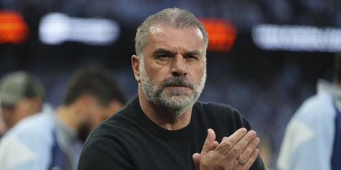 O Άγγελος Ποστέκογλου