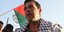 Ο Αλέξης Τσίπρας στο Σύνταγμα με παλαιστινιακό μαντήλι διαδηλώνει κατά της επίθε