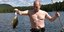 Δύο ώρες χρειάστηκε ο Πούτιν για να πιάσει το ψάρι που ήθελε (Φωτογραφία: AP/ Alexei Nikolsky)