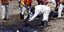 Εθελοντές σπεύδουν στη Γλυφάδα για να βοηθήσουν στον καθαρισμό των ακτών (INTIMENEWS: ΓΙΑΝΝΗΣ ΛΙΑΚΟΣ)