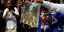 Θαυμαστής των Μπιτλς κρατά το άλμπουμ των σκαθαριών στο Abbey Road