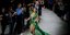 Η JLO με το φόρεμα της Versace στην πασαρέλα στο Μιλάνο