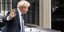 O πρωθυπουργός της Βρετανίας, Μπόρις Τζόνσον κατά την άφιξή του στη Ντάουνινγκ Στριτ