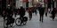 Συνωστισμός στην Ερμού και δημοτικοί αστυνομικοί με ποδήλατα