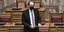 Ο Απόστολος Βεσυρόπουλος μιλάει στη Βουλή φορώντας μάσκα