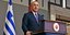 Ο Τούρκος υπουργός Εξωτερικών, Μεβλούτ Τσαβούσογλου, μιλάει στο βήμα με ελληνική σημαία δίπλα του