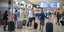 Τουρίστες στο αεροδρόμιο «Ελ. Βενιζέλος»