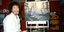 Ο διάσημος ζωγράφος Μπομπ Ρος με τα εμβληματικά φουντωτά μαλλιά του 